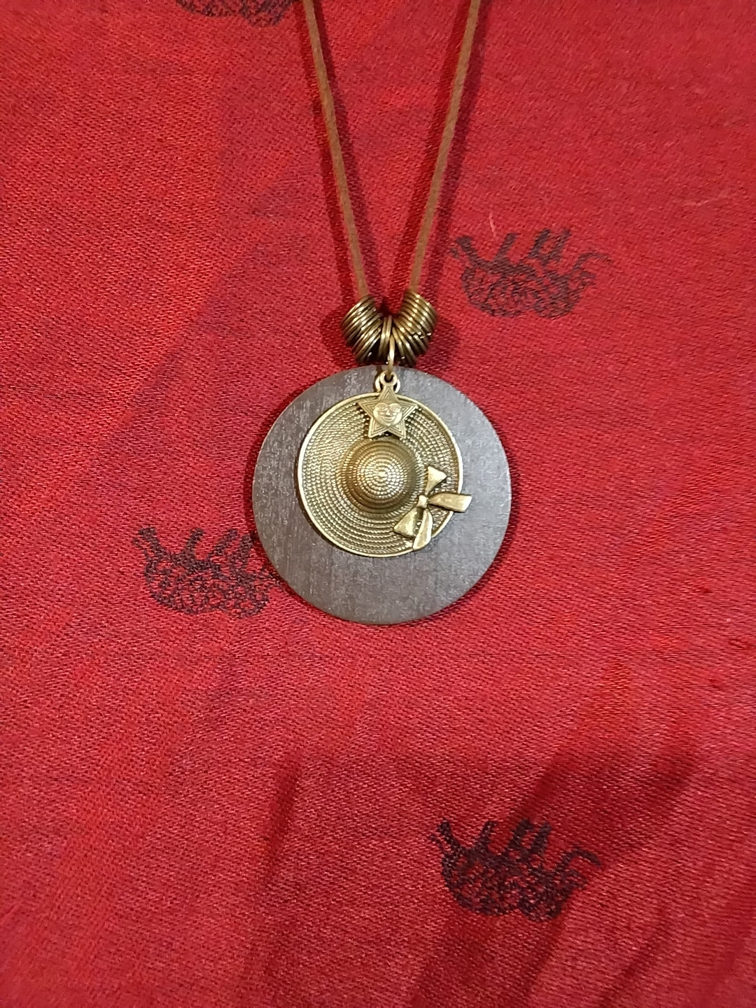 Bonnet necklace