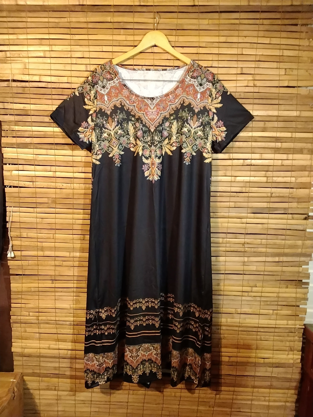 Short sleeve black v-neck dress