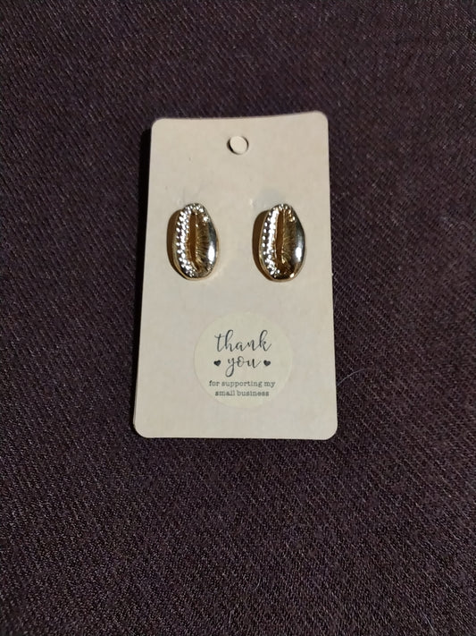 Gold shell earrings