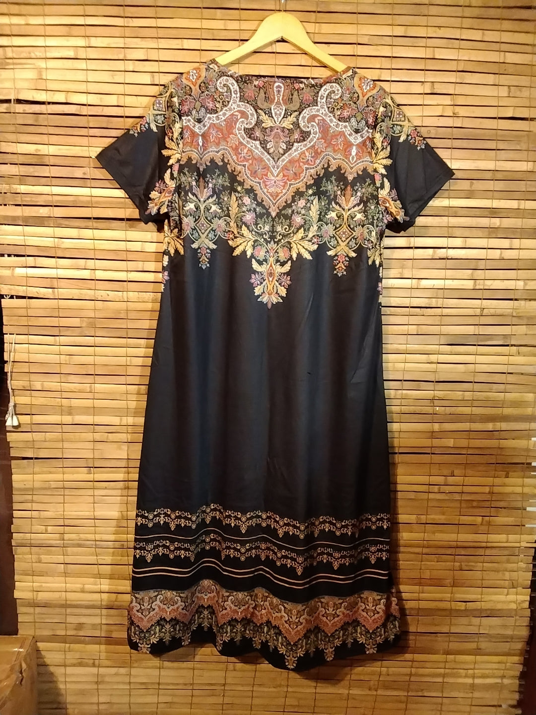 Short sleeve black v-neck dress
