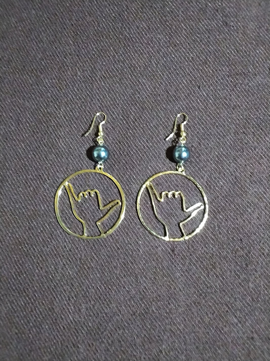 Shaka earrings with pearl