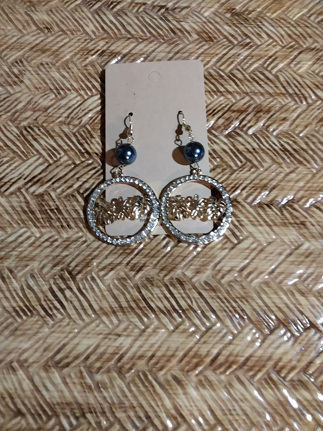 Plumeria earring with black pearl